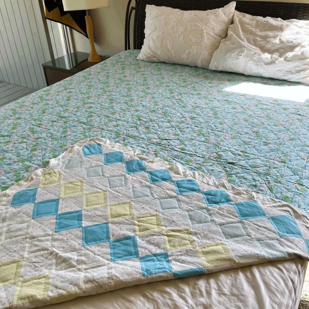 Vintage Hand Stitched Quilt 87x69 Retro Patchwork Diamond Baby Washcloth Ruffle